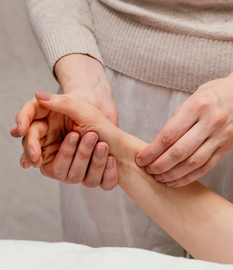 2148882179 Active adults in Tampa focusing on mental clarity and nervous system balance to prevent functional decline, illustrating the modern approach to longevity.